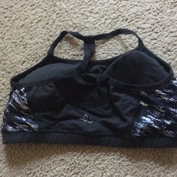 Beyond Yoga sports bra with pads - Picture 2 of 3